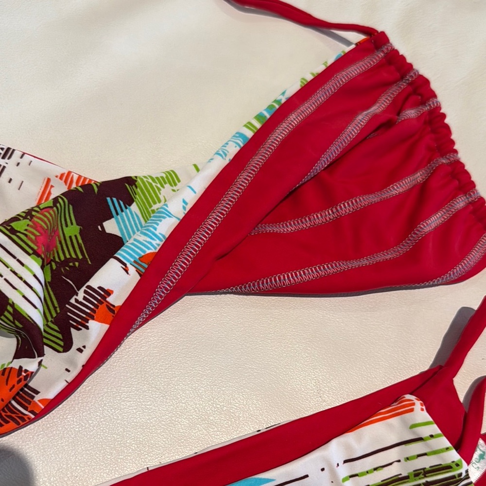 Women Small red tropical flowers bikini Swim Set with special stitching detail - Picture 3 of 9
